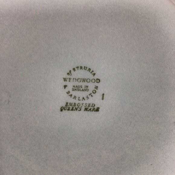 Vintage Wedgwood Blue Embossed Queens Ware Round Bread and Butter Plate - Picture 4 of 4